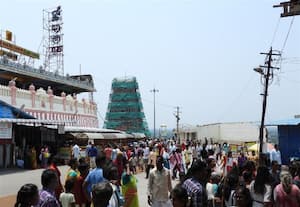  திருத்தணி கோவிலில் குவிந்த பக்தர்கள் 2 மணி நேரம் காத்திருந்து தரிசனம்