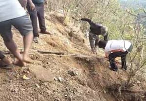 மஹாராஷ்டிராவில் கார் பள்ளத்தில் கவிழ்ந்து விபத்து; 8 பேர் பலி