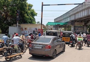  வெயிலில் தவிக்கும் வாகன ஓட்டிகள் பசுமை பந்தல் திட்டம் அரைகுறை