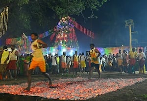  சஞ்சீவி நகரில் தீமிதி திருவிழா