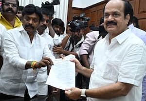 கைப்பட எழுதிய ராஜினாமா கடிதம் ஒப்படைத்தார் இசக்கி சுப்பையா