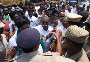 கடன் தள்ளுபடியில் திருப்தி இல்லை: விவசாய சங்கங்கள் ஆர்ப்பாட்டம்