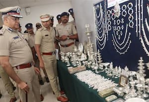  திருட்டு வழக்கில் 5 பேர் கைது: ரூ.1 கோடி நகைகள் மீட்பு