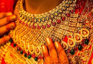  ஆபரண தங்கம் விலை சவரனுக்கு ரூ.400 குறைவு 