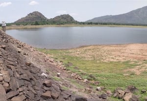  ஆத்துார் நீர்த்தேக்கத்தில் 1.8 அடியாக உயர்ந்த நீர்; சாரல் மழையால் கூழையாற்றில் நீர்வரத்து