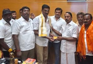  த.வெ.க.,வில்  திண்டுக்கல்  அ.தி.மு.க., நிர்வாகிகள்