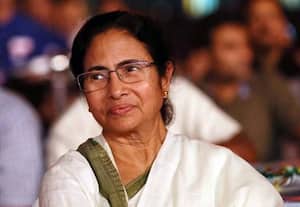  'மம்தா கட்சியின் 50 எம்.எல்.ஏ.,க்கள் பா.ஜ.,வில் இணைய தயார்' :பா.ஜ., - எம்.பி., சவுமித்ரா 'குண்டு'