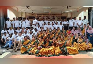  பள்ளியின் வளர்ச்சிக்கு நிதியுதவி வழங்கிய முன்னாள் மாணவர்கள்