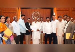  ஜாதிவாரி கணக்கெடுப்பு அறிக்கை ஏற்பு சிவகுமாருக்கு ஆப்பு வைத்த சித்தராமையா 