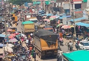  சாலையை ஆக்கிரமித்து கடைகள் வைத்தால் கடும் நடவடிக்கை பாயும் ஊத்துக்கோட்டை டி.எஸ்.பி., எச்சரிக்கை