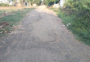  சேதமடைந்த தார் சாலையை சீரமைக்க மக்கள் கோரிக்கை