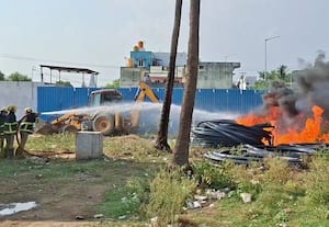  காஞ்சி மாநகராட்சி குடிநீர் திட்ட பிளாஸ்டிக் குழாய்கள் தீக்கிரை