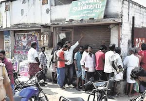 போலீஸ் பாதுகாப்புடன் டாஸ்மாக் கடை திறப்பு