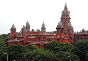 கவுரவ விரிவுரையாளரை உதவி பேராசிரியராக பணி வரன்முறை செய்ய முடியாது: ஐகோர்ட்