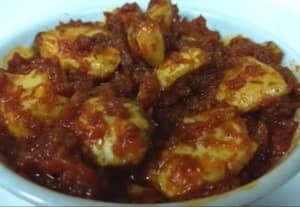  'உச்' கொட்ட வைக்கும் முட்டை ஊறுகாய்!