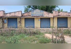  தனியார் கடைகள் செயல்பட அரசின் வணிக வளாகம் முடக்கம்