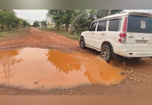  சங்கராபுரம் ரோட்டில் பள்ளம் வாகன ஓட்டிகள் அவதி