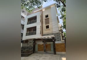  அரசு வீட்டை காலி செய்தார் பழனிசாமி: அ.தி.மு.க., ஆபீஸ் அருகே குடியேறினார்