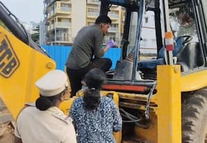  புதுச்சேரியில் பொக்லைன் மீது வெடிகுண்டு வீச்சு பா.ஜ., எம்.பி., அலுவலகம் அருகே பரபரப்பு