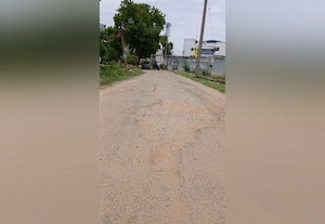  கற்களாக இருக்கும் ரோடு, பழுதாகும் வாகனங்கள் சிரமத்தில் காரியாபட்டி பேரூராட்சி மக்கள்