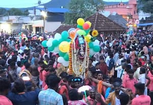 தேத்தாம்பட்டியில் புரவி எடுப்பு  விழா