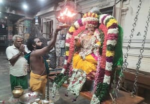  மலையாண்டவர் கோவிலில் ஊஞ்சல் உற்சவம்