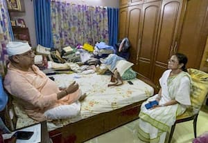  மம்தா கட்சியினர் மீது அடுத்தடுத்து தாக்குதல்: மேற்கு வங்கத்தில் பரபரப்பு மேற்கு வங்கத்தில் பரபரப்பு