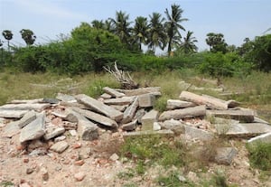  இடித்து அகற்றப்பட்ட அகத்தீஸ்வரர் கோவிலில் திருப்பணி தொடங்காததால் பக்தர்கள் அதிருப்தி ஓராண்டாக அறநிலையத்துறை அலட்சியம்