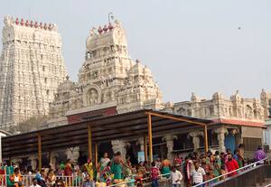 திருச்செந்துார் சுப்பிரமணிய சுவாமி கோவில் அதிகாரிகளை கூண்டோடு மாற்ற முடிவு