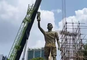 கோல்கத்தாவில் கால்பந்து வீரர் மெஸ்ஸியின் பிரமாண்ட சிலை அகற்றம்