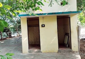  முகவை ஊருணி கழிப்பறை சேதம் பொதுமக்கள் பாதிப்பு
