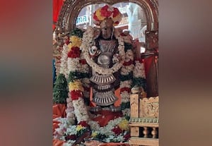  மீனாட்சி கோவிலில் ஆகம விதிமீறல்? பூஜையை புறக்கணித்த மதுரை ஆதீனம்!