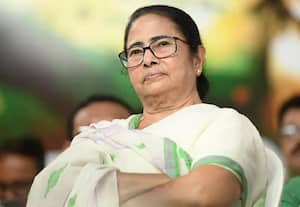 சிவசேனாவை போல திரிணமுல் காங்., கட்சியும்... உடைகிறது?:மம்தாவுக்கு எதிராக கட்சிக்குள் வெடித்தது கிளர்ச்சி; 50 எம்.எல்.ஏ.,க்கள் ஒன்று கூடி ரகசிய ஆலோசனை