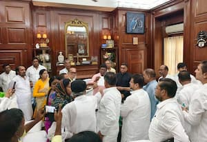 உடைந்தது திரிணமுல் காங்கிரஸ்: நீக்கப்பட்ட தலைவருக்கு  ஆதரவாக 60 எம்எல்ஏக்கள் மனு