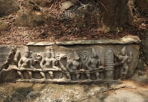  பழைய சிற்பங்களை பாதுகாக்க வரலாற்று ஆய்வாளர் வேண்டுகோள்