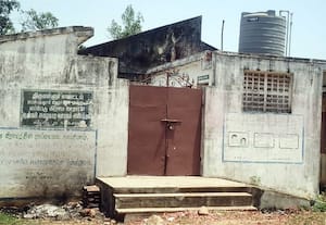  13 ஆண்டாக பயன்பாட்டிற்கு வராத மப்பேடு ஆண்கள் கழிப்பறை