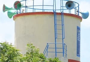  காதுகளை கிழிக்கும் கூம்பு வடிவ குழாய்கள்; கிராமங்களில் தாராளம்
