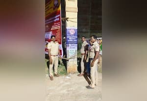  இரவில் நடந்து சென்று போலீசார் ரோந்து பணி