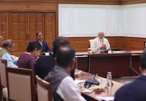 மேற்காசிய போர் நெருக்கடி; பொருளாதார நிபுணர்களுடன் பிரதமர் மோடி ஆலோசனை