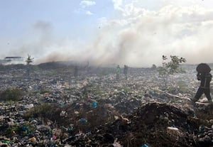  நகராட்சி குப்பைக் கிடங்கில் பரவிய தீயால் புகை மூட்டம்