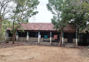 கிராமங்களில் அரசு பள்ளிகளை தரம் உயர்த்தாததால்... ஆதங்கம்!: மாணவர் சேர்க்கை சரிவதால் பெற்றோர் தவிப்பு