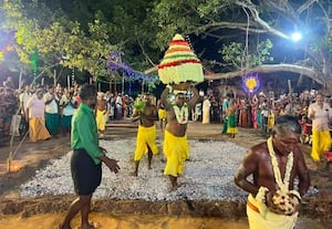  சி.என்.பாளையத்தில் தீமிதி திருவிழா