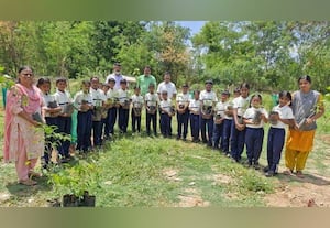  கிராமத்தில் மரக்கன்றுகள் நடவு