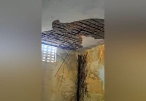  இடிந்து விழுந்த அங்கன்வாடி மையம்