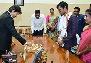  முதல்வருடன் செஸ் விளையாட்டில் வெற்றி பெற்றார் பிரக்ஞானந்தா
