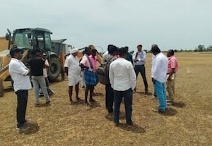  ஆலத்துார் ஏரியில் மண் எடுக்க மக்கள் எதிர்ப்பு