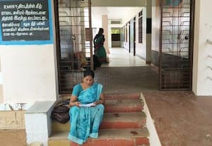  மகளை சேர்க்க மறுத்ததால் விடுதி வாசலில் தாய் தர்ணா