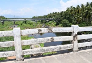  அமராவதி ஆற்றுப்பாலம் புதுப்பிக்கப்படுமா? பராமரிப்பு இல்லாமல் அச்சம்