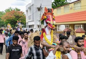  பட்டத்தரசி கிராமத்தில் புரவி எடுப்பு திருவிழா