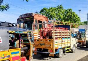  மானாமதுரை வாரச்சந்தை ரோட்டில் போக்குவரத்து நெரிசல்